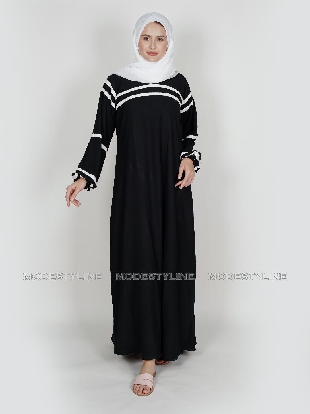 Modern Contrast Monochromatic Abaya With Matching Hijab